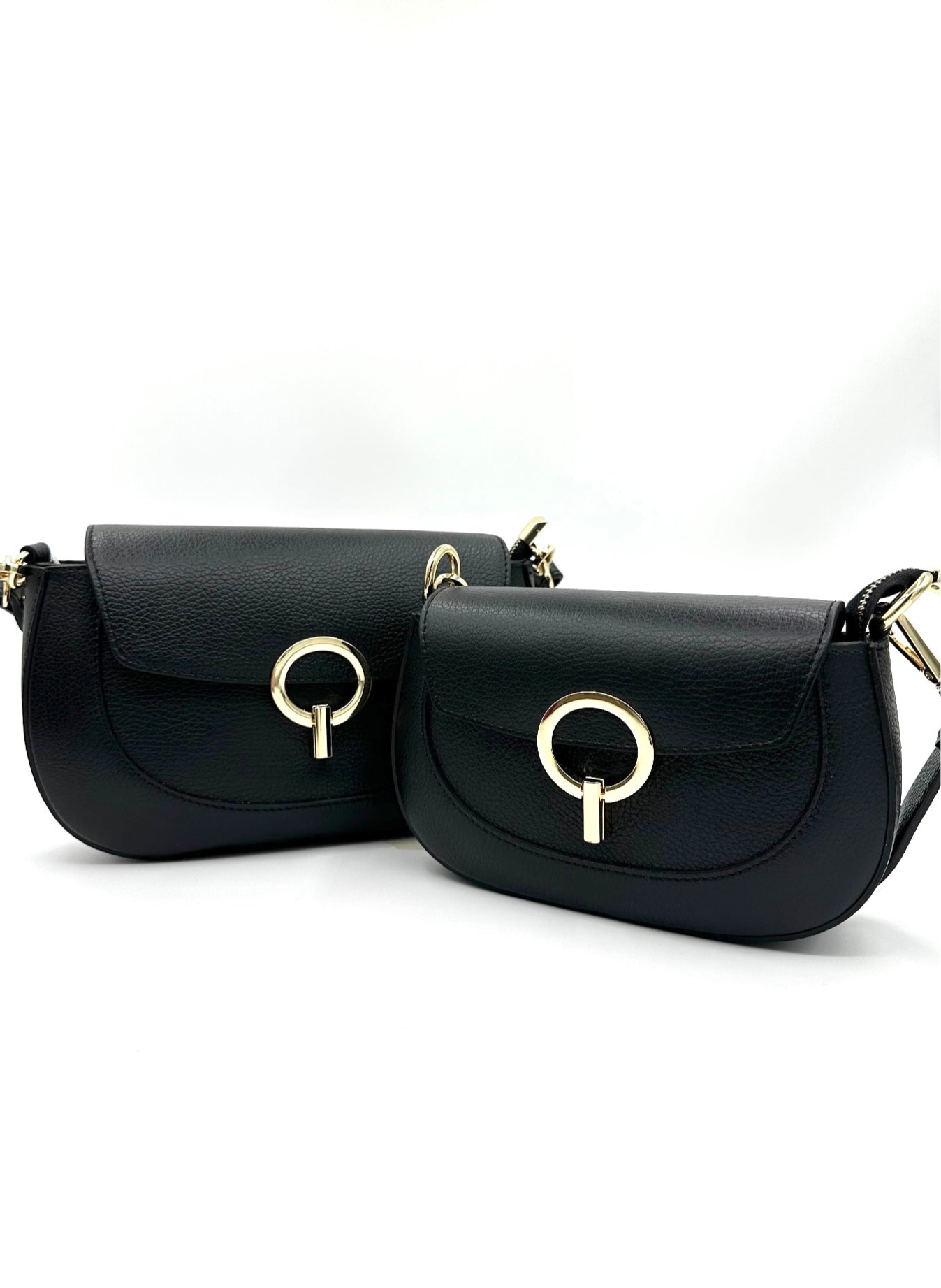 Borsa con patella in pelle martellata